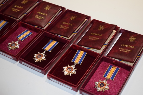 Рідним полеглих Захисників Миколи Манойленка та Сергія Кені вручили державні нагороди
