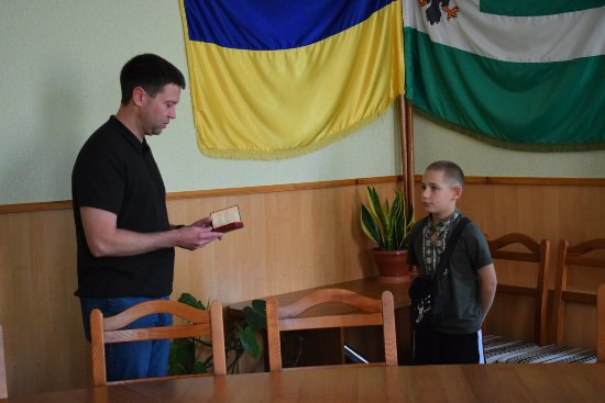 Сину полеглого Захисника Євгенія Ткача вручили державну нагороду